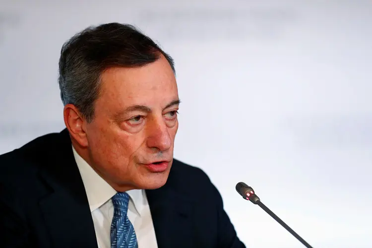 Mario Draghi: presidente do banco se recusou a dar mais detalhes sobre o momento de um movimento nos juros (Ints Kalnins/Reuters)