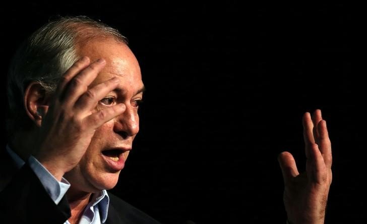 Ciro Gomes vaiado e deixa evento para prefeitos de Minas Gerais