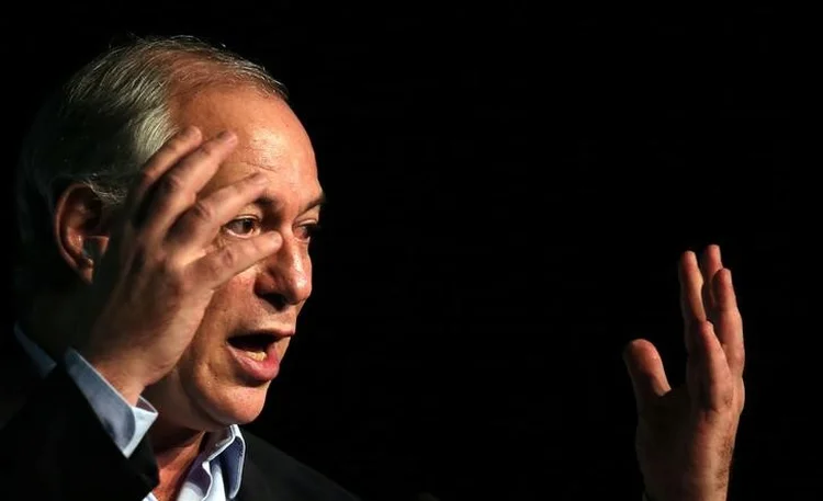 Ciro Gomes: "Eu estava falando sobre isso, ele (mestre de cerimônias) sequer ouviu e faz a mesma pergunta que estava falando e ele interrompeu" (Paulo Whitaker/Reuters)
