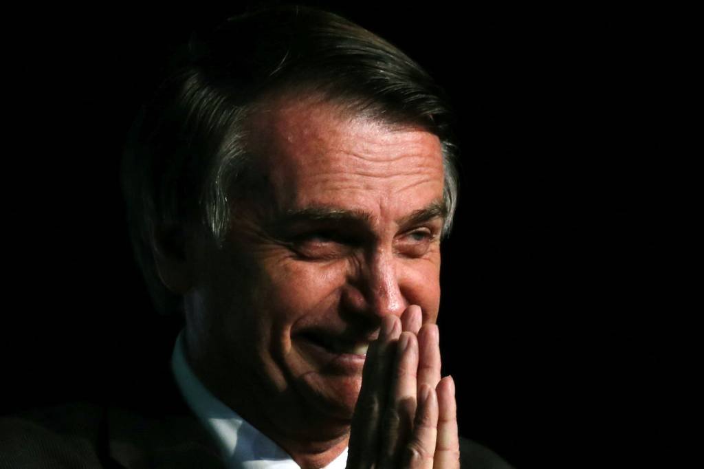 Bolsonaro lidera disputa no DF, mas perde para nulos e indecisos