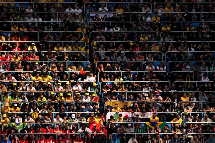Estádio de São Petersburgo, na Rússia: Vista geral dos torcedores, no jogo entre Brasil e Costa Rica. (Lee Smith/Reuters)