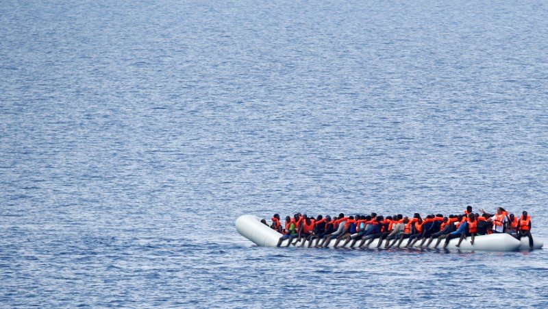 Operações resgatam 237 imigrantes no Mar Mediterrâneo