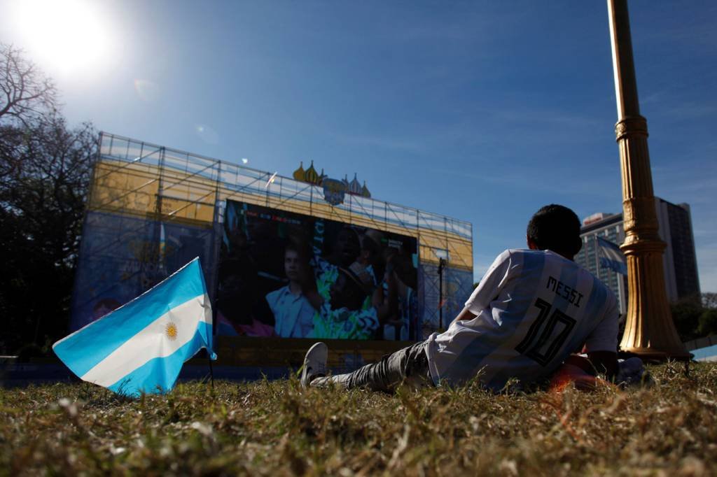 TV argentina faz minuto de silêncio por "morte" de seleção na Copa 2018