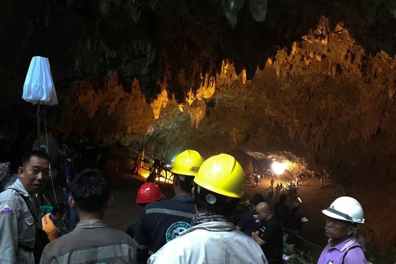 Desespero na Tailândia com 12 crianças presas em uma caverna