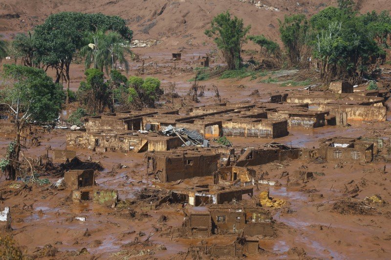 Rompimento da barragem, em Minas Gerais, foi o pior desastre ambiental do país (Ricardo Moraes/Reuters)