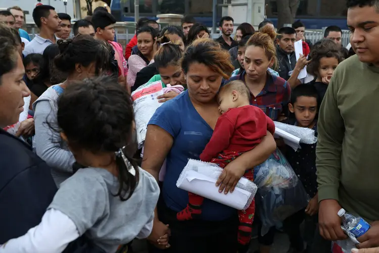 Imigração: pais que cruzarem ilegalmente a fronteira do México para os Estados Unidos com os filhos não serão processados por ora (Loren Elliott/Reuters)
