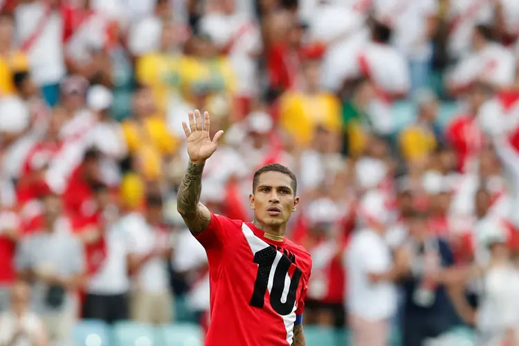 Seleção do Peru cumpriu a promessa de fazer uma despedida honrosa da Copa da Mundo e derrotou nesta terça-feira a Austrália por 2 a 0 (Carlos Garcia Rawlins/Reuters)