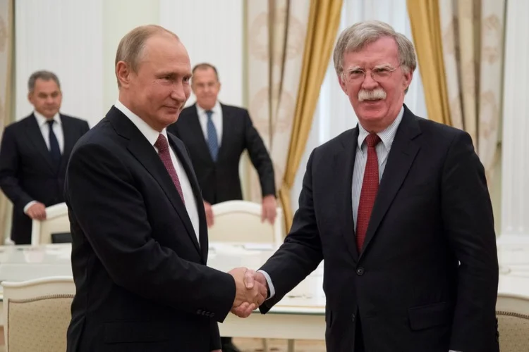 As expectativas em relação a cúpula Putin-Trump são baixas, embora Trump tenha dito antes de ser eleito que queria melhorar os laços bilaterais (Alexander Zemlianichenko/Reuters)