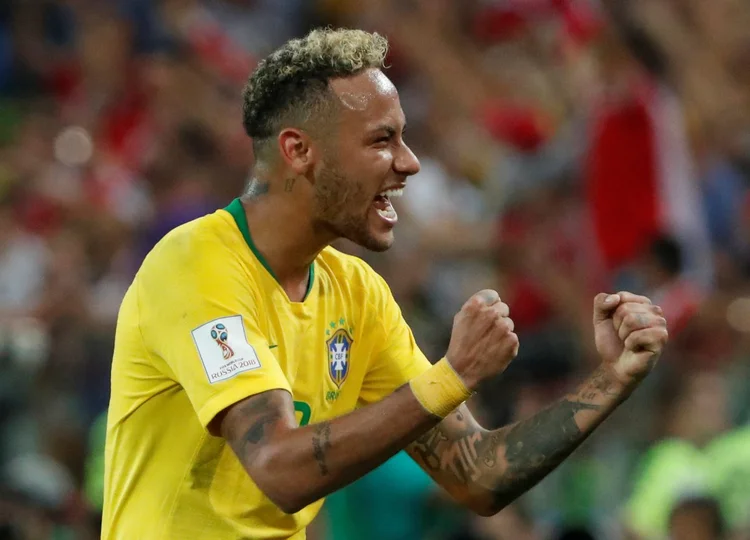 Neymar: jogador cobrou escanteio da esquerda, e o zagueiro Thiago Silva se agigantou e cabeceou firme para o fundo das redes (Grigory Dukor/Reuters)