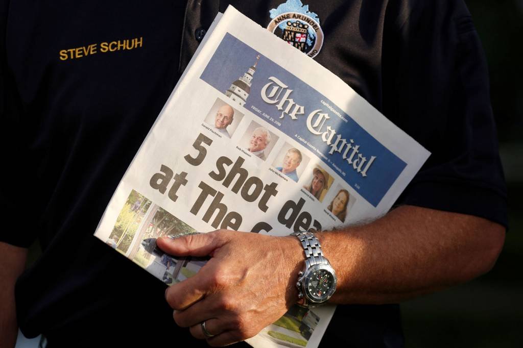 Homem armado que atacou uma redação de jornal nos Estados Unidos, deixando 5 mortos, foi indiciado por homicídio nesta sexta-feira (Joshua Roberts/Reuters)