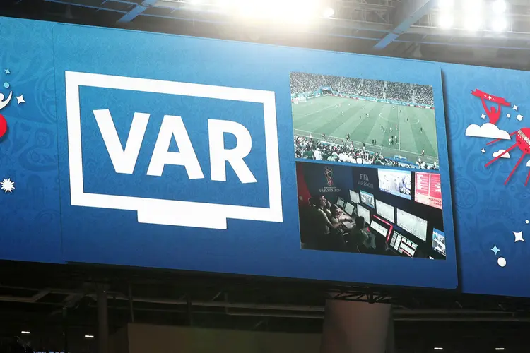 Árbitro de vídeo (VAR) foi usado 335 vezes durante a primeira fase da Copa do Mundo da Rússia 2018 (Sergio Perez/Reuters)
