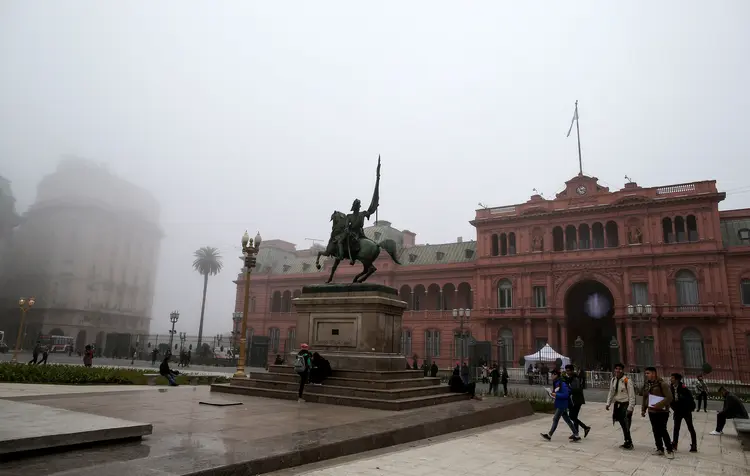 Neblina sobre a Casa Rosada, em Buenos Aires: Dados do MDIC, de janeiro a agosto, mostram que argentinos consumiram 7,28% das exportações brasileiras (Agustin Marcarian/Reuters)