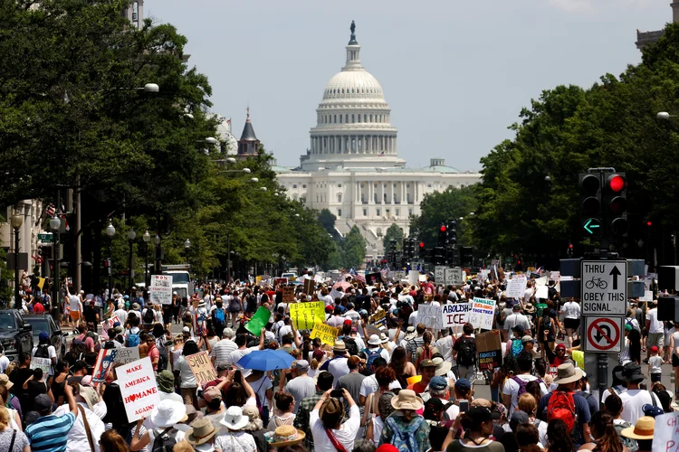 Protesto: na semana passada, Trump assinou um decreto para conter a separação de famílias de imigrantes (Reuters)