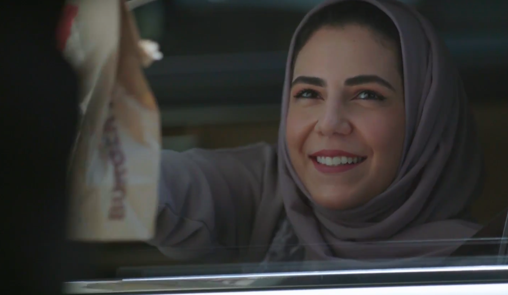 Burger King da Arábia Saudita distribui lanches para mulheres motoristas