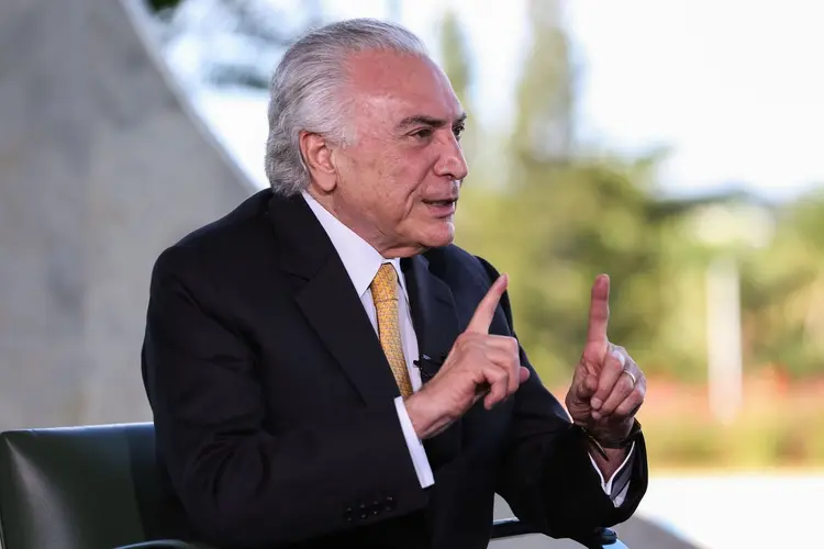Presidente afirmou que país está sendo recolocado "no trilho do crescimento"  (Marcos Correa/Agência Brasil)