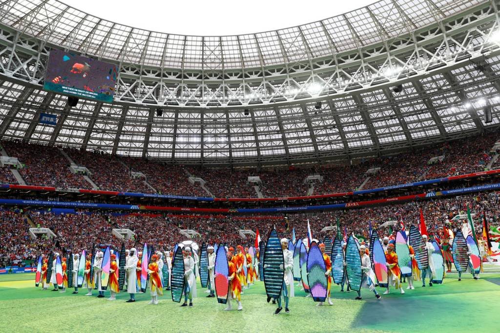 Sem seleção na Copa, China se destaca por torcedores e patrocinadores