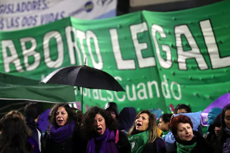 Manifestação a favor da legalização do aborto na Argentina (Marcos Brindicci/Reuters)
