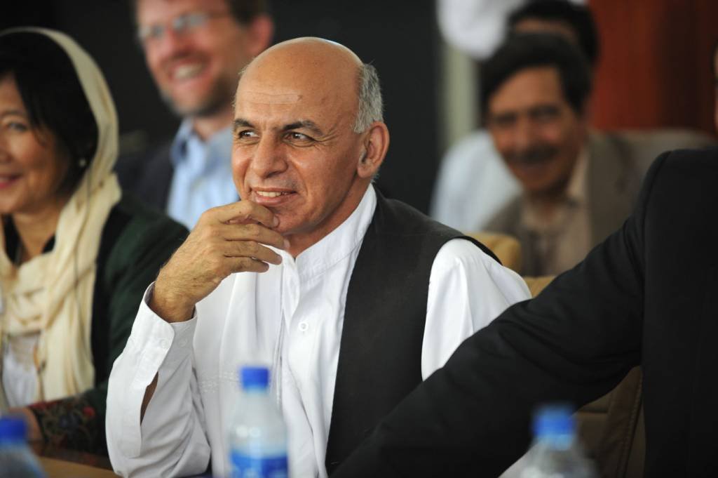 Afeganistão anuncia cessar-fogo temporário com talibãs