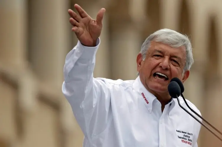 Obrador conseguiu mais votos que o segundo e terceiro colocados juntos, representando os dois partidos que há 100 anos governam o país (Daniel Becerril/Reuters)