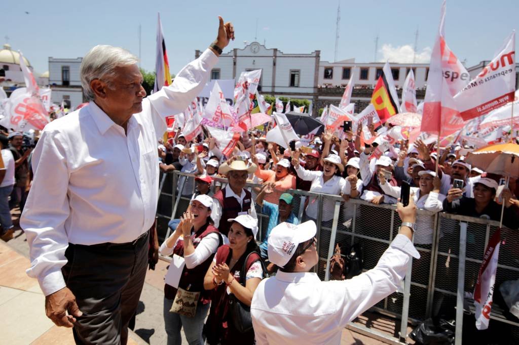 Apesar da queda López Obrador,ele ainda lidera as pesquisas para as eleições do próximo domingo (Alan Ortega/Reuters)