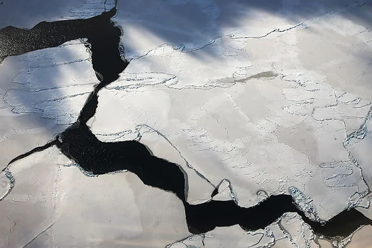 Gelo flutuante na parte ocidental da Antártica.  (Mario Tama/Getty Images)