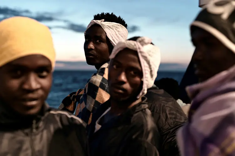 Aquarius: novo resgate ocorre a dois dias da chegada do navio a Valência, com outros 629 migrantes a bordo (Karpov / SOS Mediterranee / handout/Reuters)