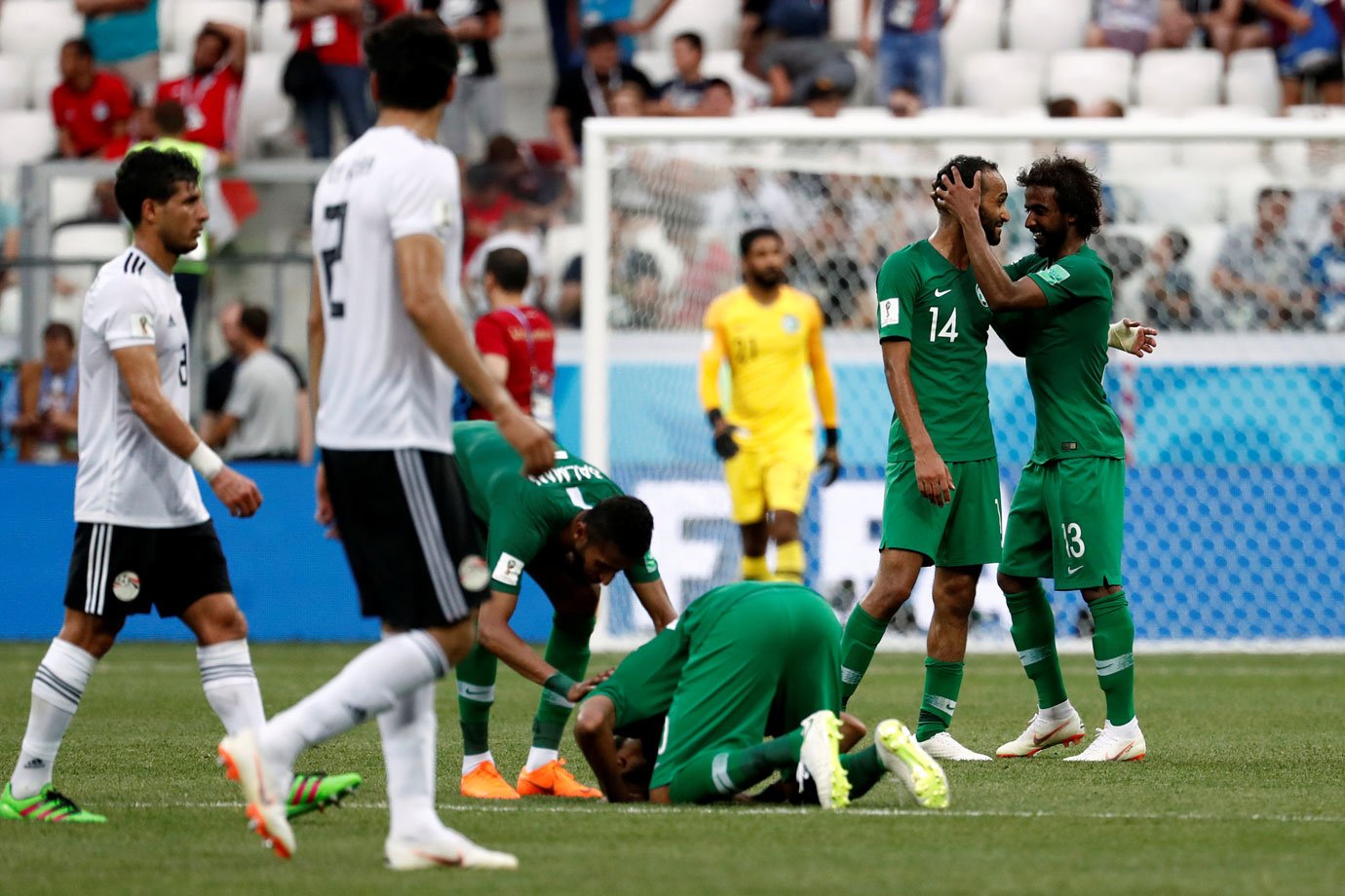 Arábia Saudita vence de virada o Egito em jogo de despedida da Copa