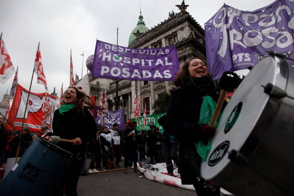 Argentinos fazem vigília para acompanhar votação da Lei do Aborto