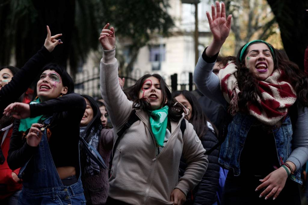 Câmara dos Deputados aprova legalização do aborto na Argentina