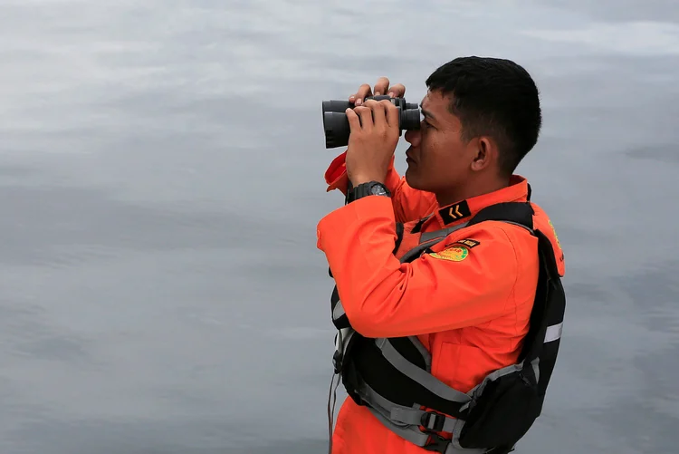 Naufrágio: o ferry começou a sacudir por causa de ventos fortes e ondas muito altas quando se encontrava no meio do caminho entre uma ilha no centro do lago e uma das margens (Beawiharta/Reuters)