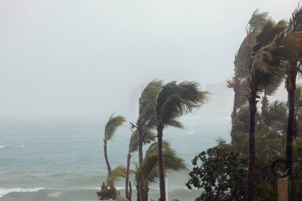 Tempestade tropical Carlotta se forma no Pacífico ao sul do México