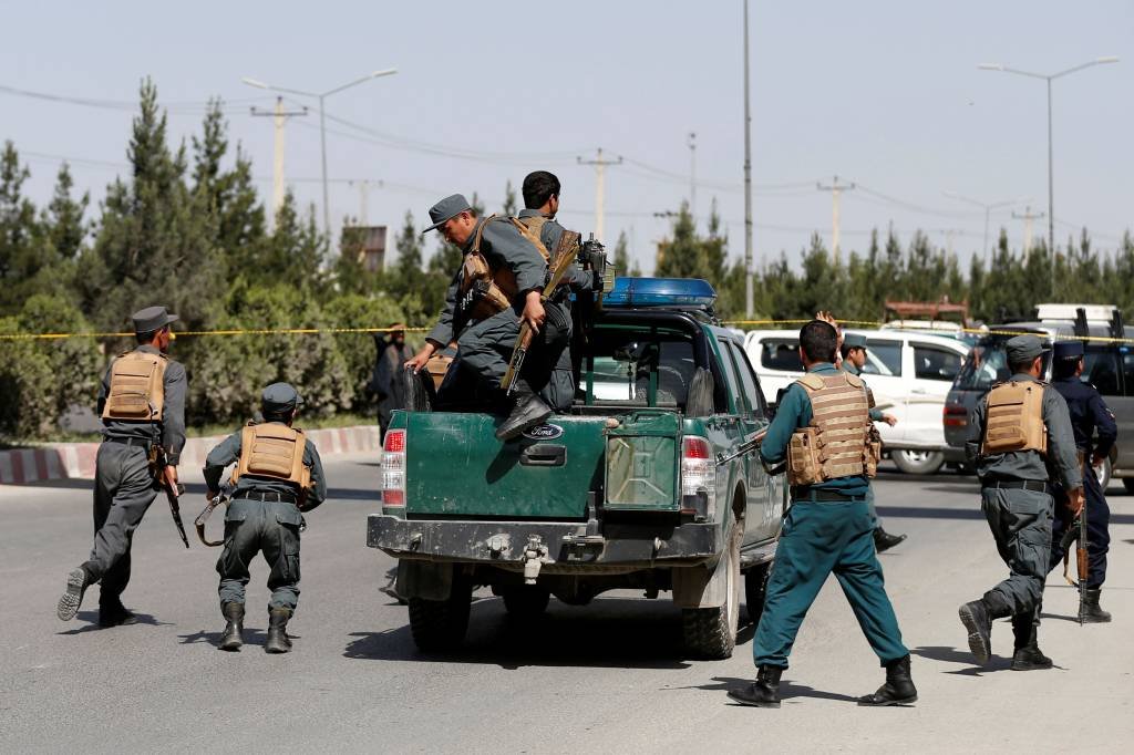 Ao menos 20 mortos em ataque suicida contra talibãs e civis no Afeganistão