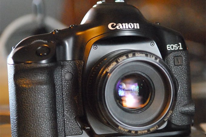 Canon encerra vendas de câmeras analógicas