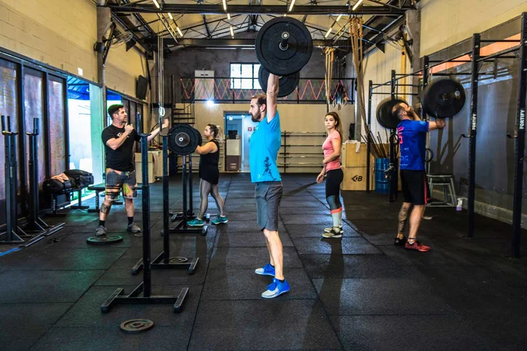 CROSSFIT BRASIL, EM SÃO PAULO: “Virou paleteria”, afirma João de Abreu, um dos treinadores à frente da academia (Germano Lüders/Exame)