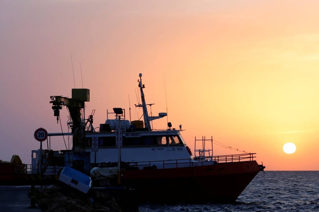 Embarcação nas Ilhas Kerkennah, Tunísia: barco de pesca ocupado por 180 imigrantes naufragou, matando 112 pessoas (Zoubeir Souissi/Reuters)