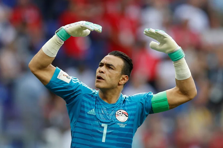 El Hadary é titular durante a última partida do Egito contra a Arábia Saudita na primeira fase da Copa (Darren Staples/Reuters)