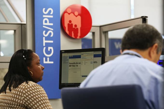 Trabalhador pode acompanhar depósito do FGTS por meio do site da Caixa Econômica Federal (Fabio Rodrigues/Agência Brasil)