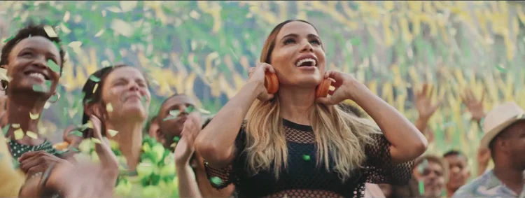 Anitta: campanha do Itaú para a Copa (Itaú/Divulgação)