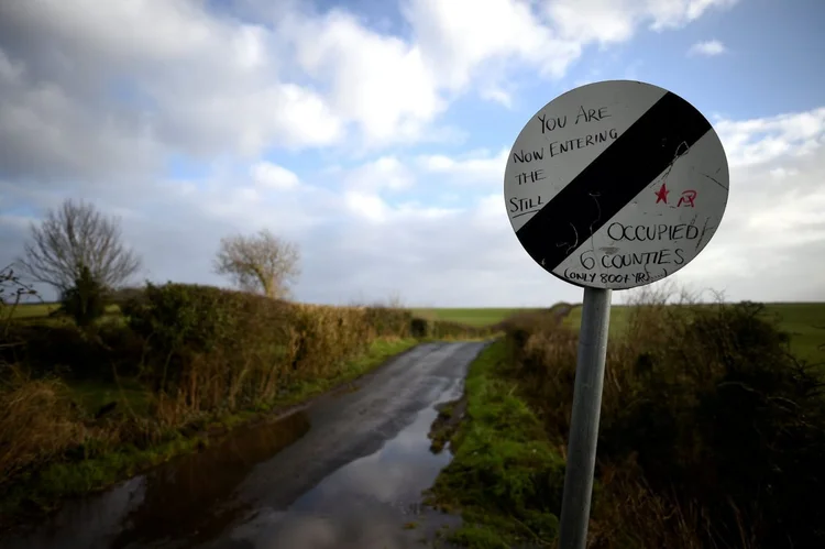 Fronteira entre as duas Irlandas: Brexit pode intensificar fiscalização aduaneira na região e trazer de voltas conflitos que ficaram no passado  (Clodagh Kilcoyne/Reuters)