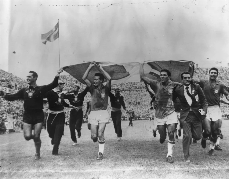 O Brasil venceu a Suécia por 5 a 2 no final da Copa do Mundo de 1958 (Keyston/Getty Images)