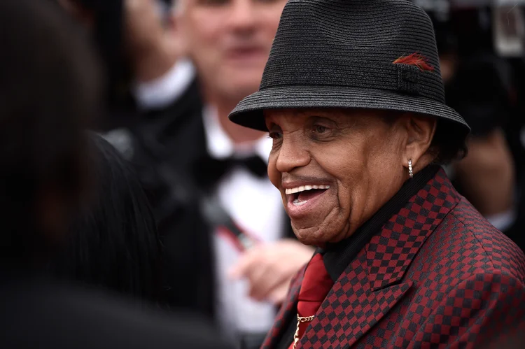 Joe Jackson, o pai de Michael Jackson e idealizador do grupo Jackson 5, morreu na madrugada desta quarta-feira em Los Angeles, aos 89 anos (Ian Gavan/Getty Images)