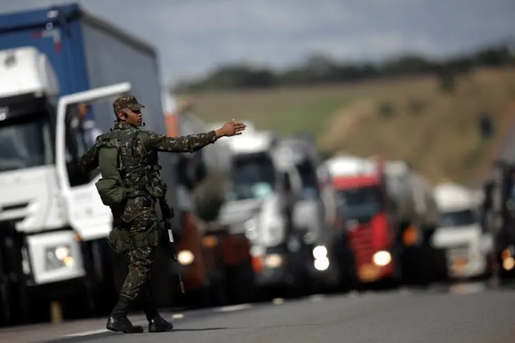 Greve dos caminhoneiros (arquivo): nenhum acordo que resolva a questão de uma vez por todas foi fechado com a categoria (Ueslei Marcelino/Reuters)