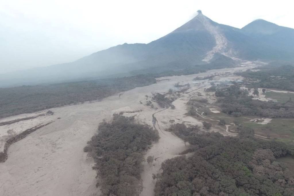Sobe para 109 o número de mortos por erupção de vulcão na Guatemala
