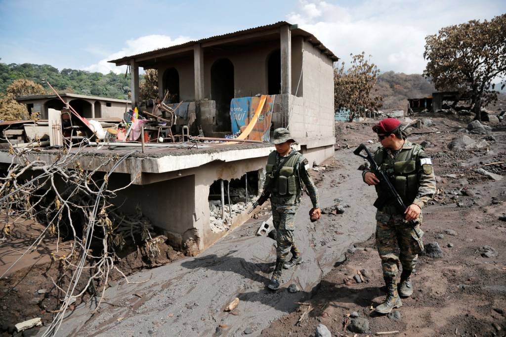 Polícia da Guatemala acha 18 corpos de vítimas do Vulcão de Fogo