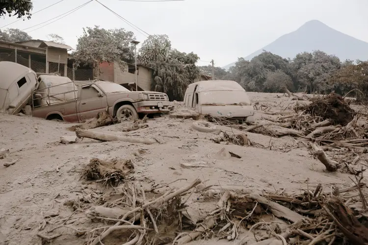 Tragédia: 70 pessoas morreram e 476 ficaram feridas por causa da erupção do último domingo (3) na Guatemala (Luis Echeverria/Reuters)