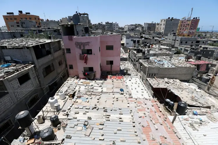 Abrigo: o lançamento de projéteis afetou uma zona na qual residem cerca de 200 mil israelenses. A maioria teve que comparecer a um refúgio (Ibraheem Abu Mustafa/Reuters)