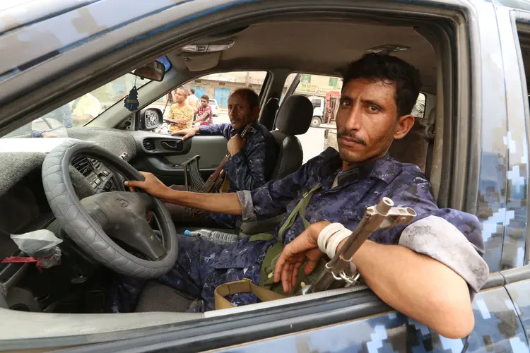 Cerca de 39 membros das forças pró-governamentais perderam a vida nos combates nesta quinta (14) (Abduljabbar Zeyad/Reuters)