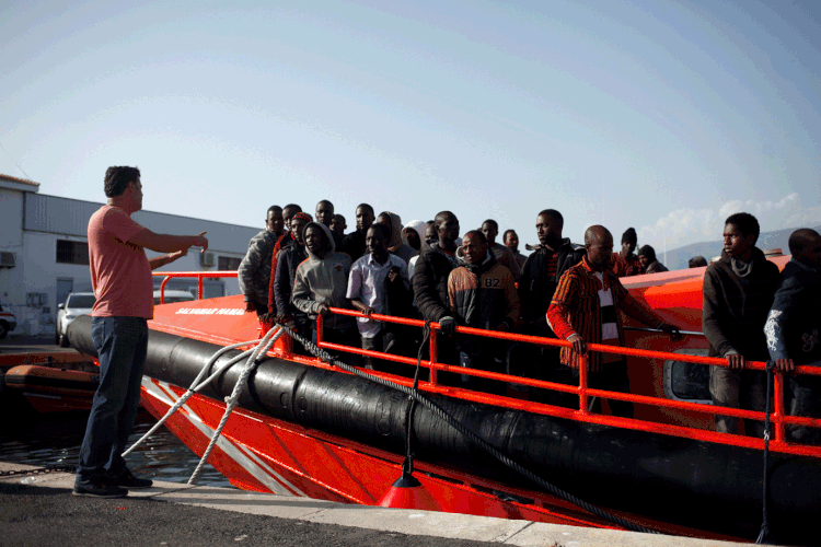No sábado, mais de 750 migrantes foram resgatados no mar nas mesmas regiões (Jon Nazca/Reuters)