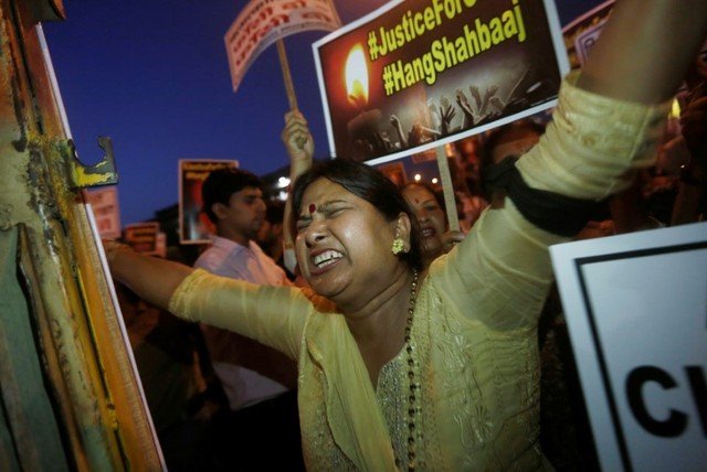 Índia: protesto contra estupro de uma menina de 10 anos ocorreu nos arredores de Nova Déli, em abril (Adnan Abidi/Reuters)