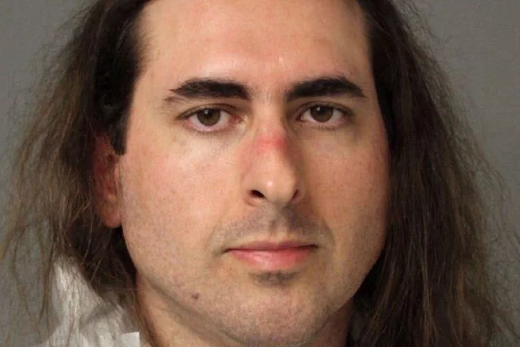 O acusado perdeu um processo por difamação aberto contra o jornal devido a um artigo de 2011, no qual, citando documentos judiciais, o "Capital Gazette" o identificava como um assediador de mulheres nas redes sociais (Anne Arundel Police/Reuters)